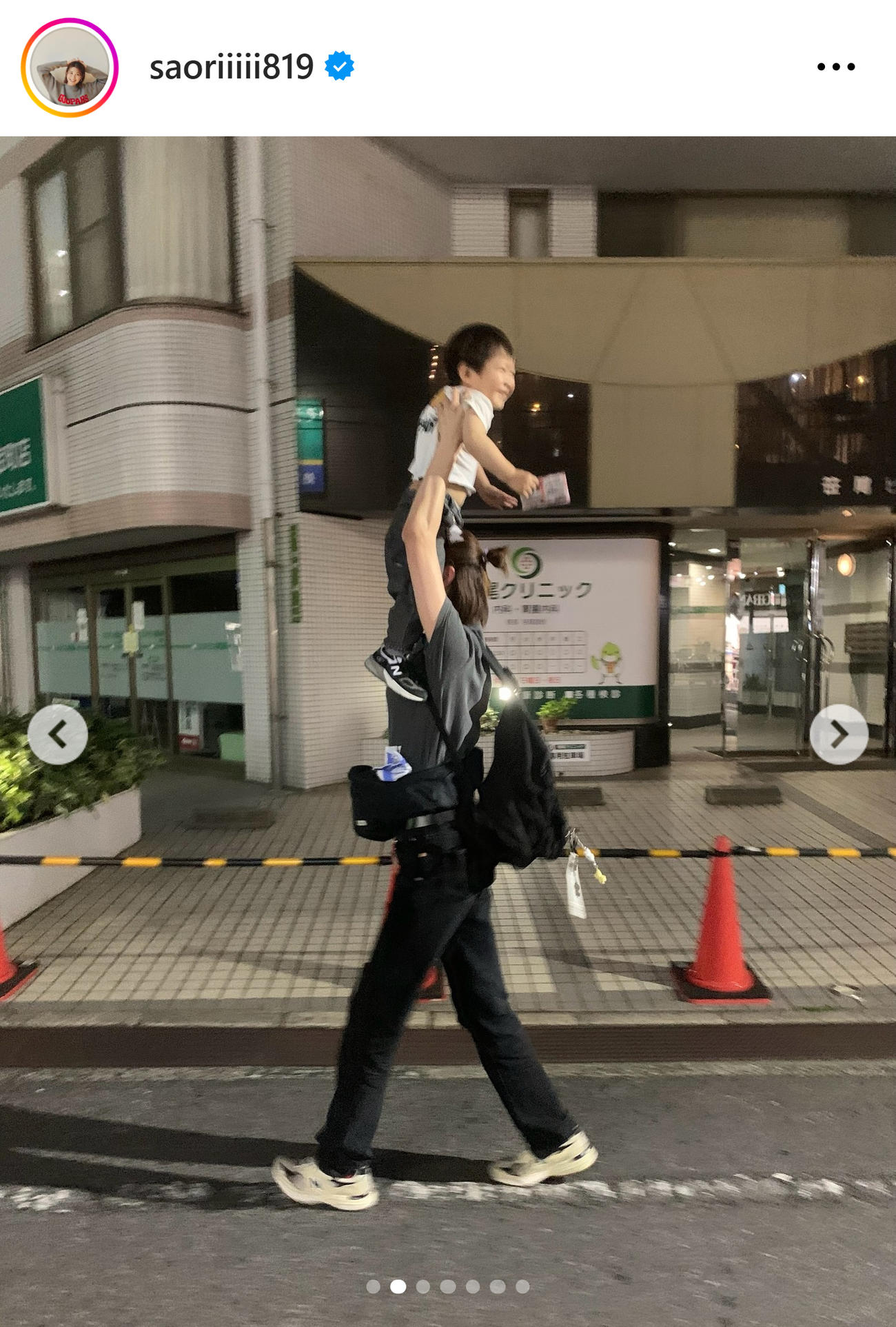 2歳長男を世界レベルの高い高い（木村沙織のインスタグラムから）