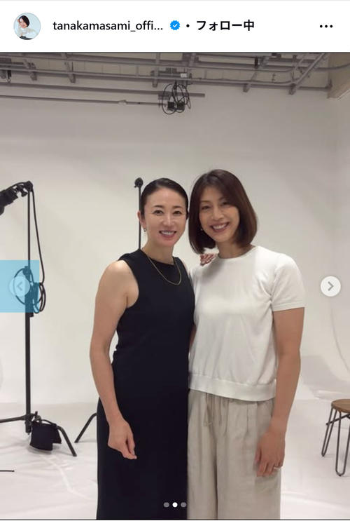 なんですか！この美女お二人は」黒ワンピース姿の田中雅美さんが後輩