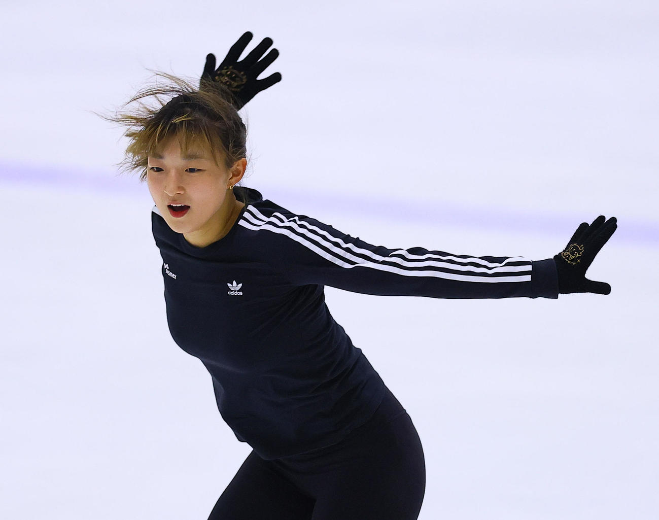 フィギュアの五輪対策合宿公開練習で、演技を披露する坂本花織（撮影・藤尾明華）