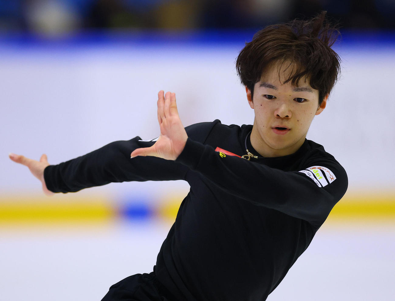 フィギュアの五輪対策合宿公開練習で、演技を披露する鍵山優真（撮影・藤尾明華）