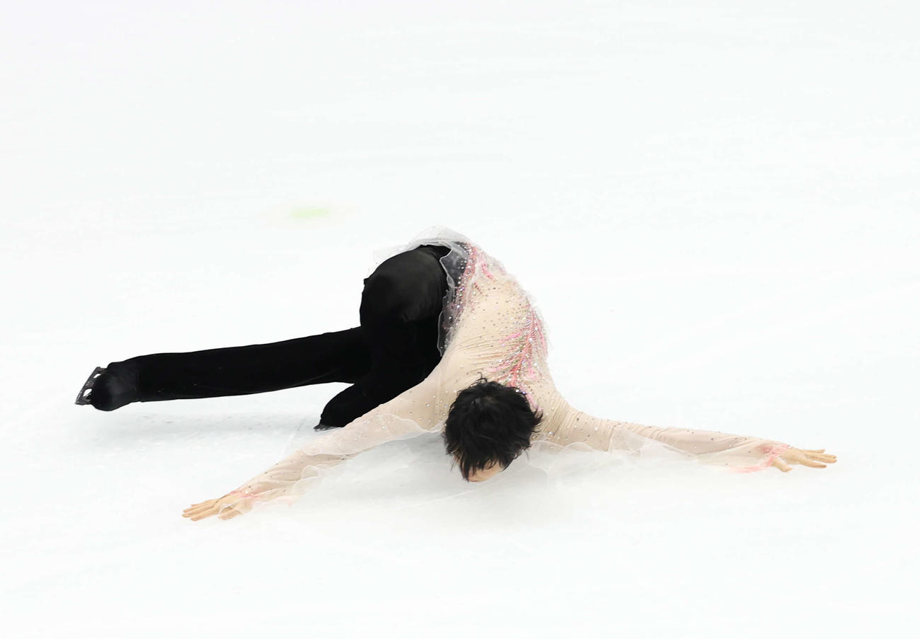 「The First Skate」でハイドロブレーニングを見せる羽生（撮影・増田悦実）