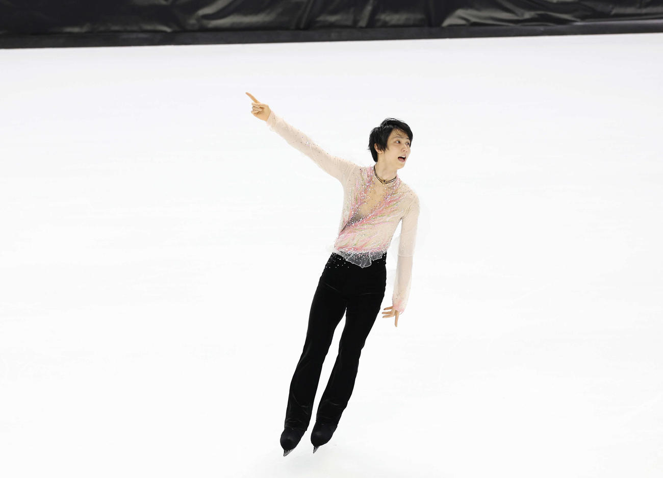「The First Skate」でお客さんの歓声に答え再登場した羽生（撮影・増田悦実）