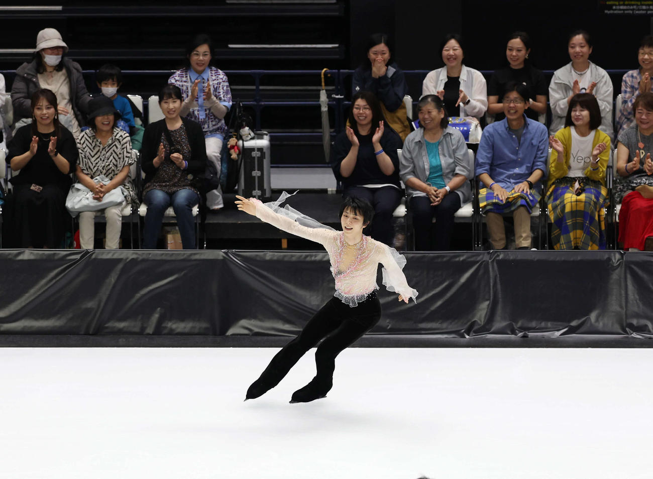 「The First Skate」で演技を見せる羽生（撮影・増田悦実）