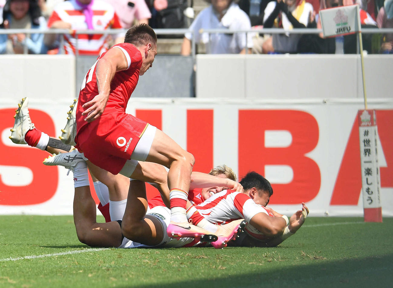 リポビタンDチャレンジカップ日本対ウェールズ　前半、トライを決めるFB松永（撮影・岩下翔太）