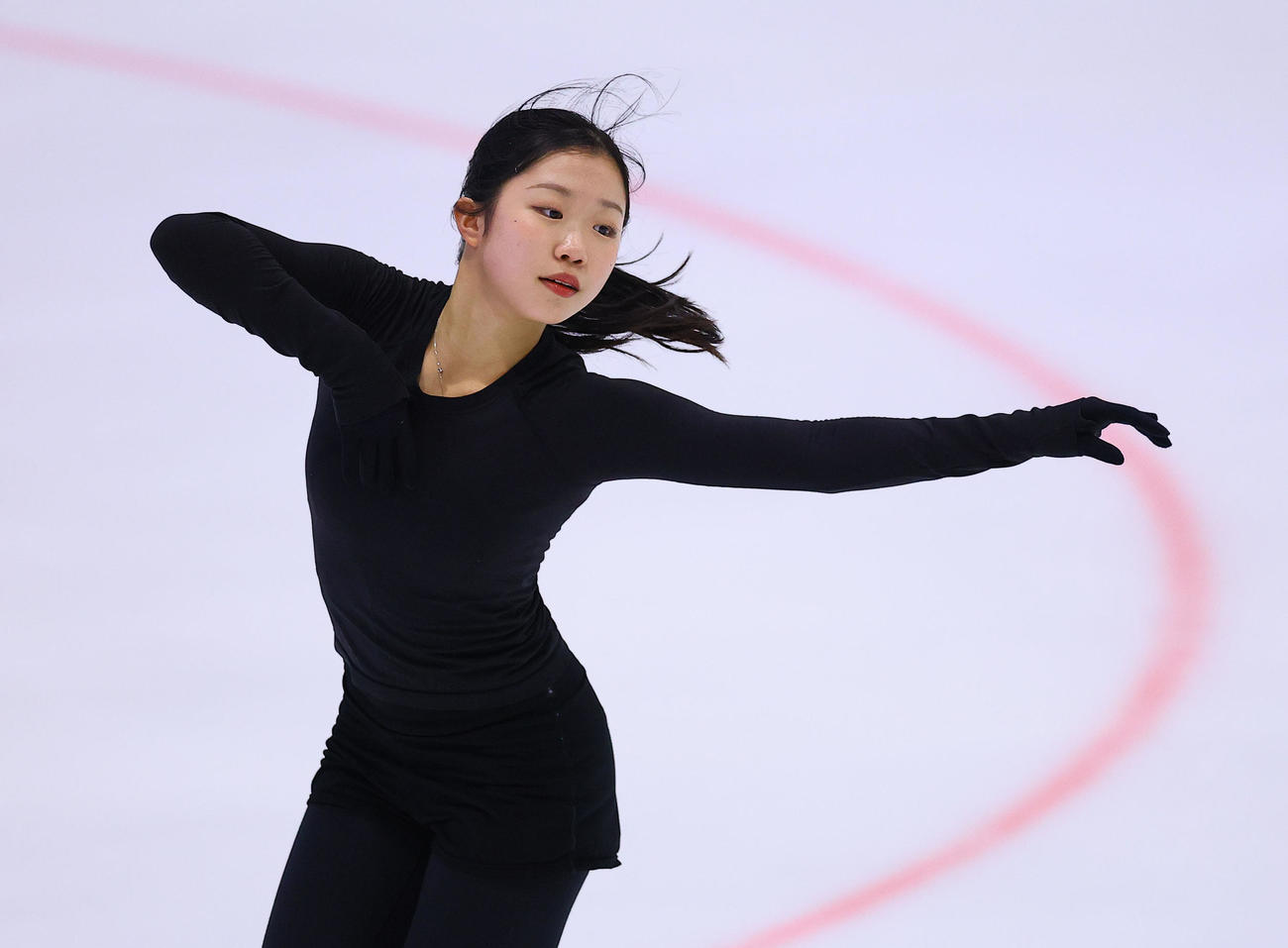 フィギュアの五輪対策合宿公開練習で、演技を披露する中井亜美（撮影・藤尾明華）