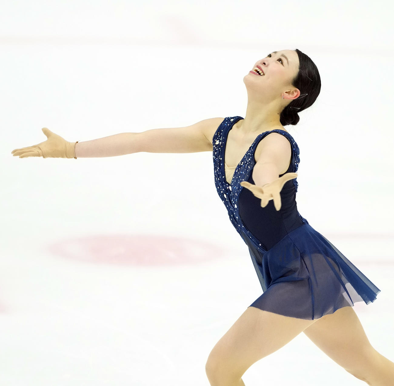 シニア女子　演技中笑顔を見せる青木祐奈（撮影・たえ見朱実）