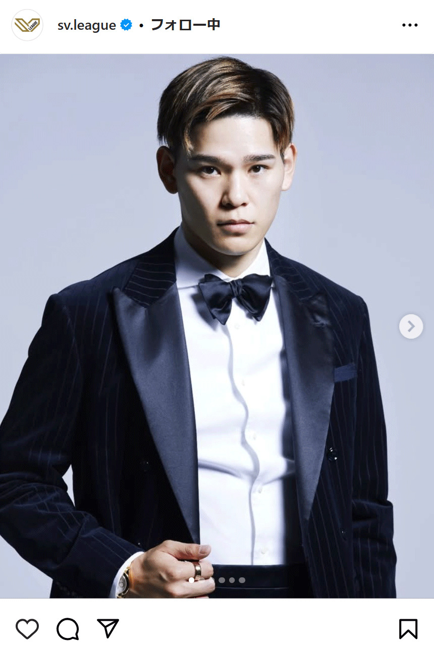 タキシード姿の西田有志（SVリーグ公式インスタグラムから）