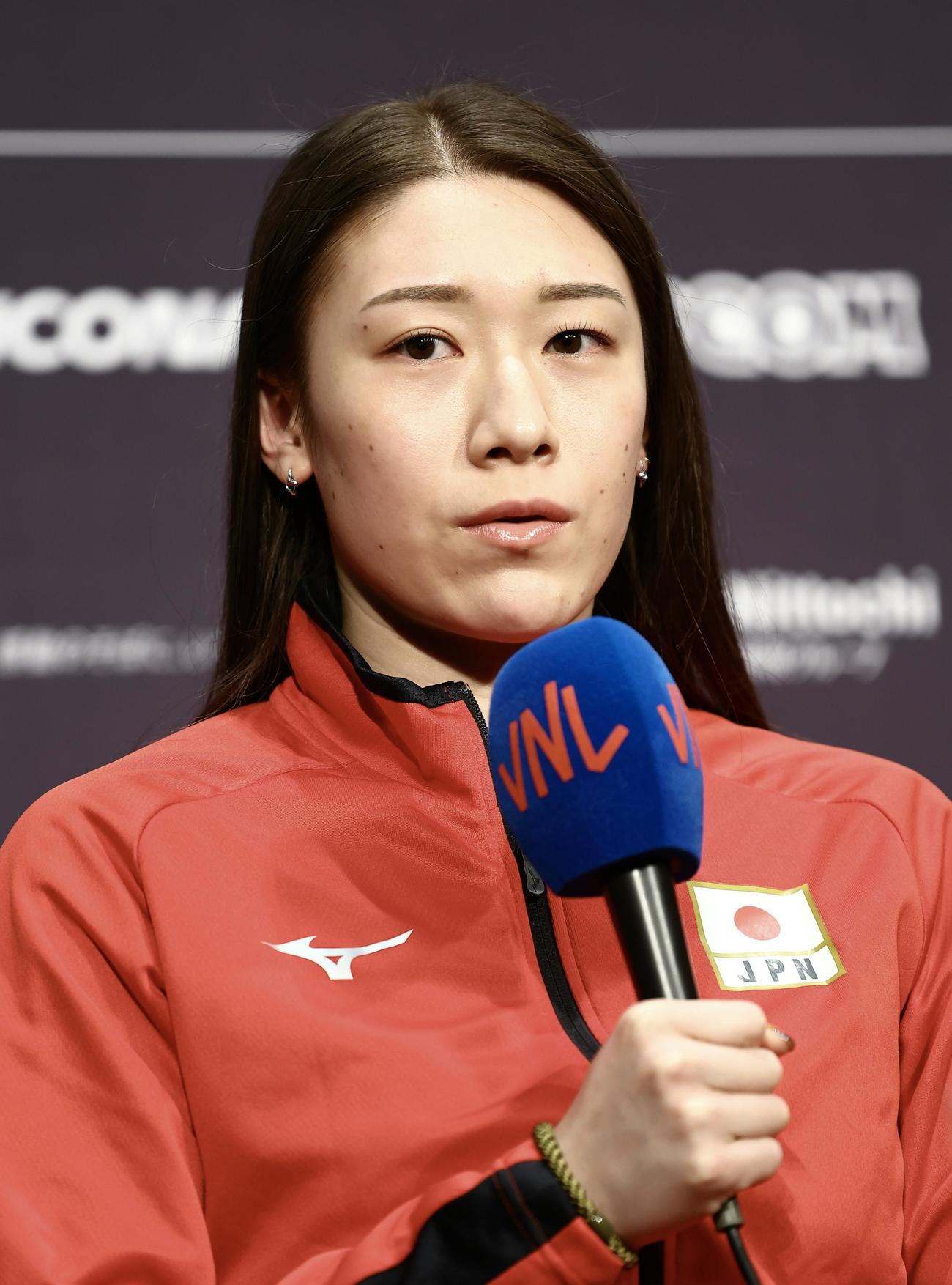 前日会見に臨む石川真佑（撮影・河田真司）