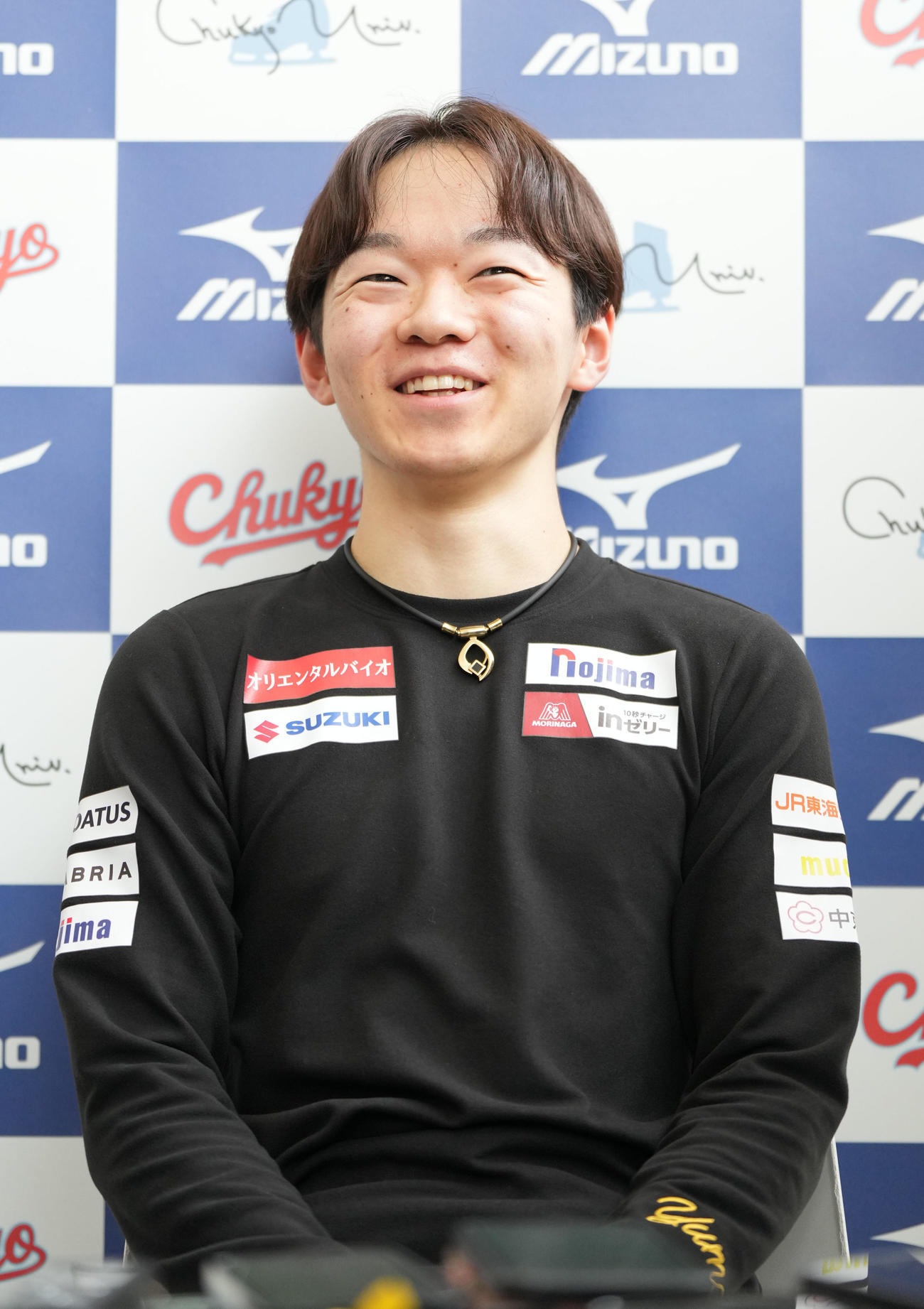 練習後、明るい表情で取材に応じる鍵山（撮影・森本幸一）
