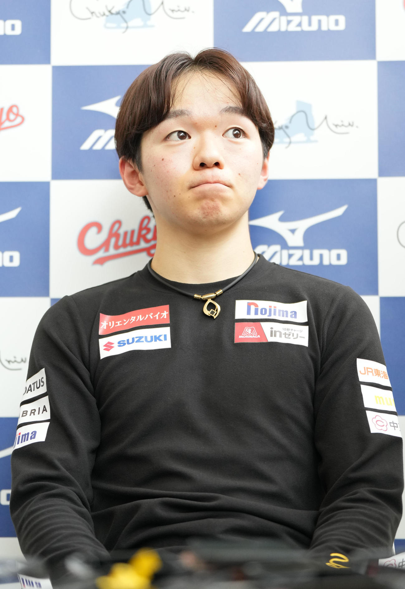 練習後、取材に応じる鍵山（撮影・森本幸一）