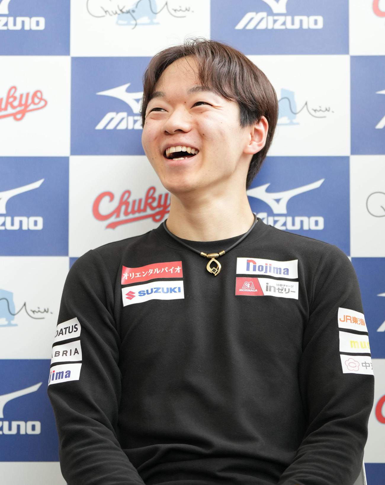 練習後、明るい表情で取材に応じる鍵山（撮影・森本幸一）