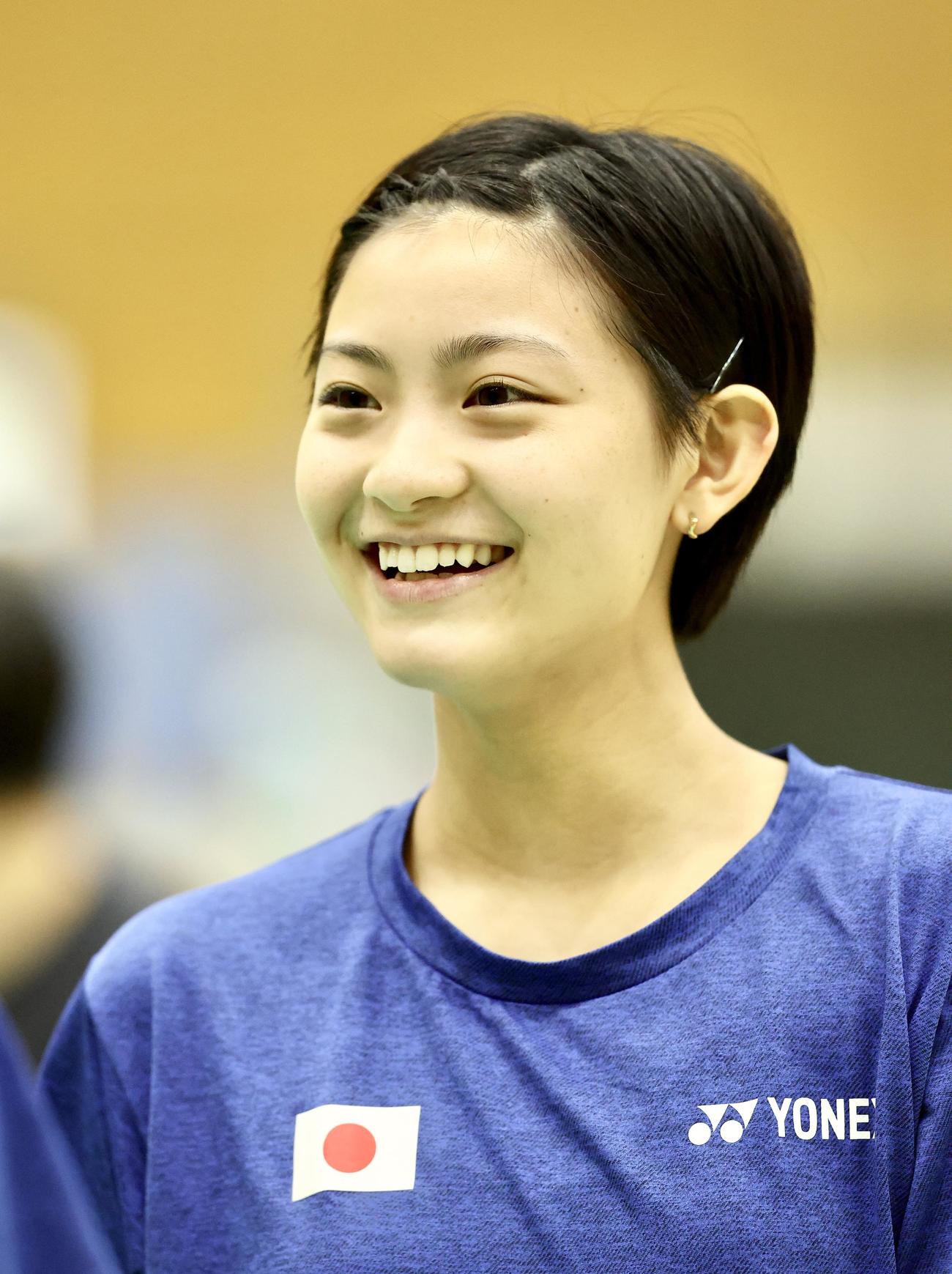 練習で笑顔を見せる宮崎（撮影・河田真司）