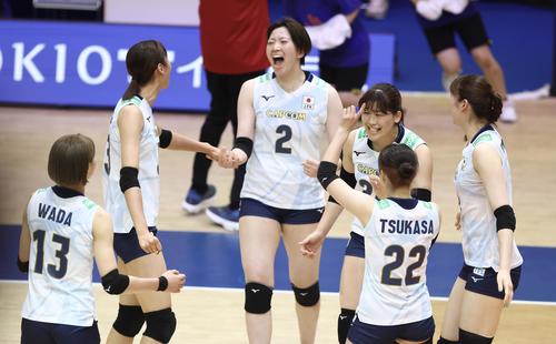 日本対韓国　第2セットを奪う日本（撮影・河田真司）