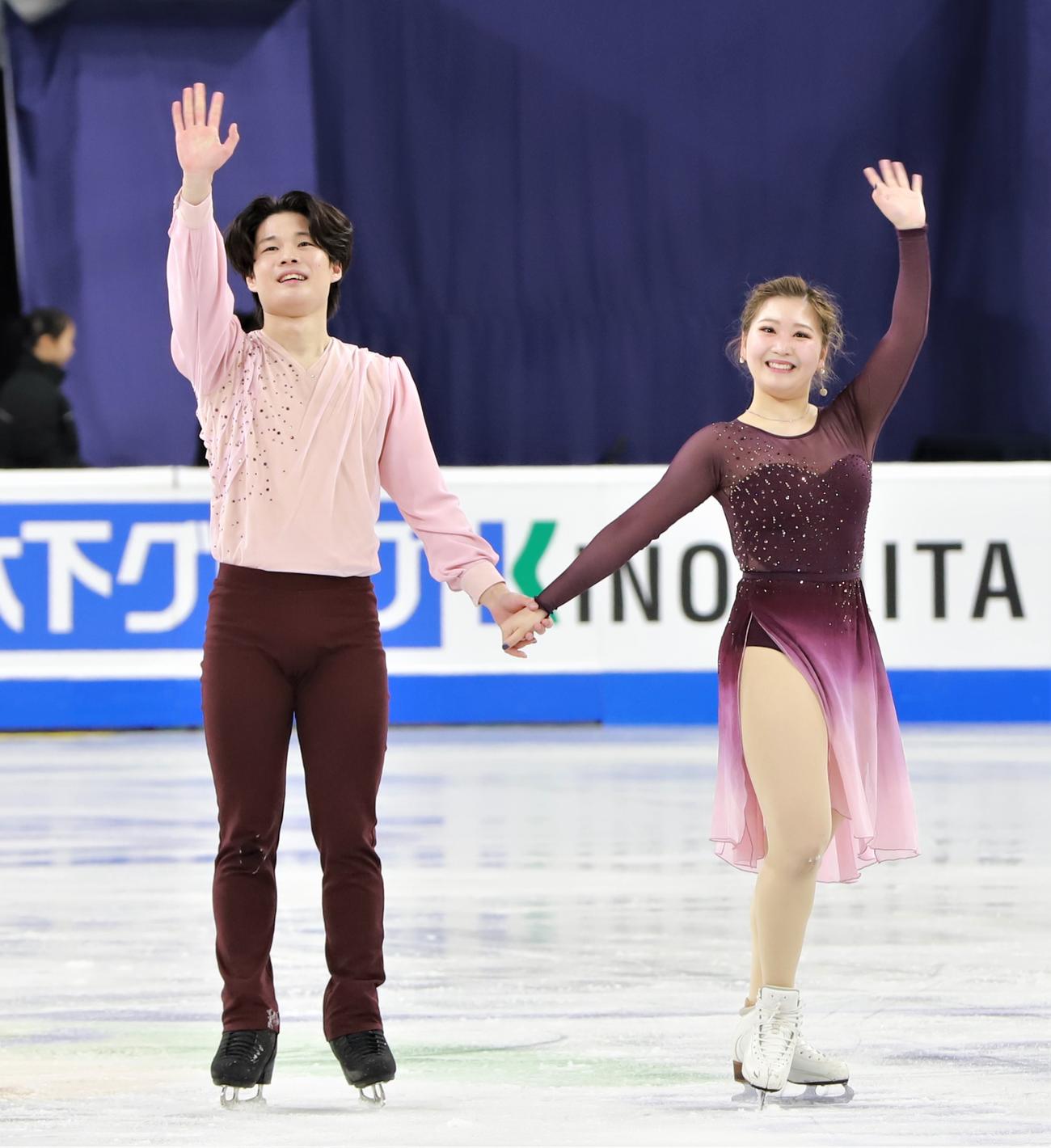 西山真瑚、田中梓沙（右）（2025年2月撮影）