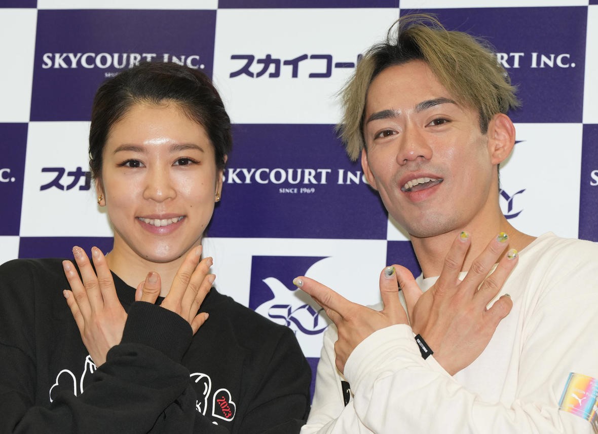 フィギュアスケートのアイスダンスで活躍した村元哉中さん（左）高橋大輔さん（2023年5月撮影）