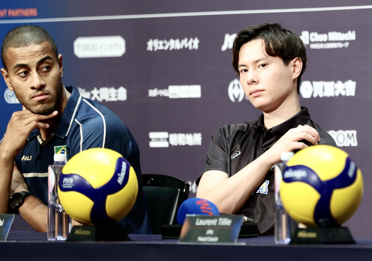 前日会見に臨む高橋（右）。左はブラジルのルカレッリ（撮影・河田真司）