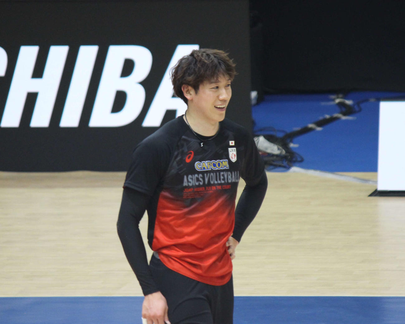 前日練習で笑顔を見せる石川（撮影・勝部晃多）