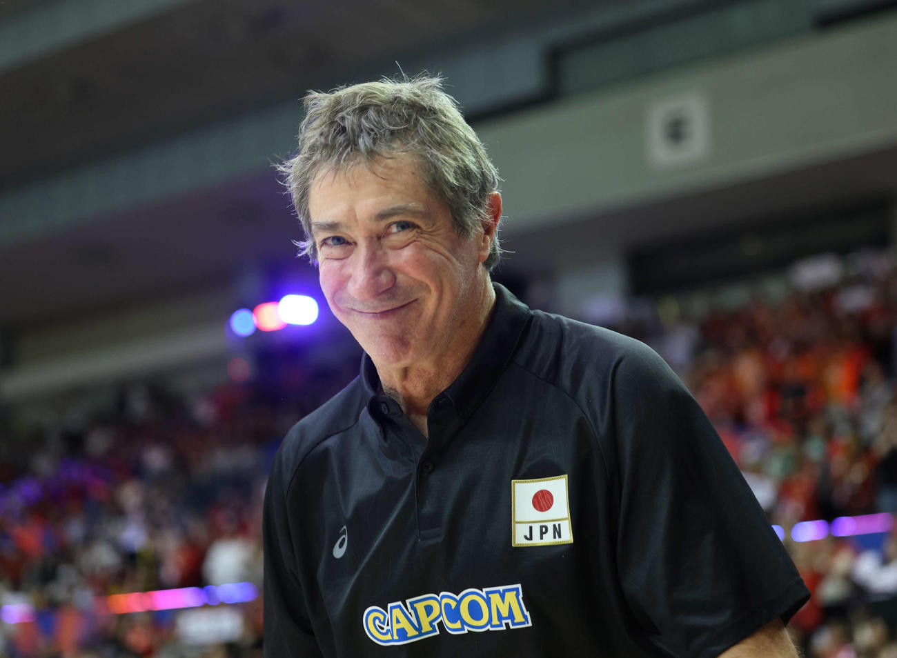 日本対ドイツ　試合後、笑顔を見せるロテン・ティリ監督（撮影・増田悦実）