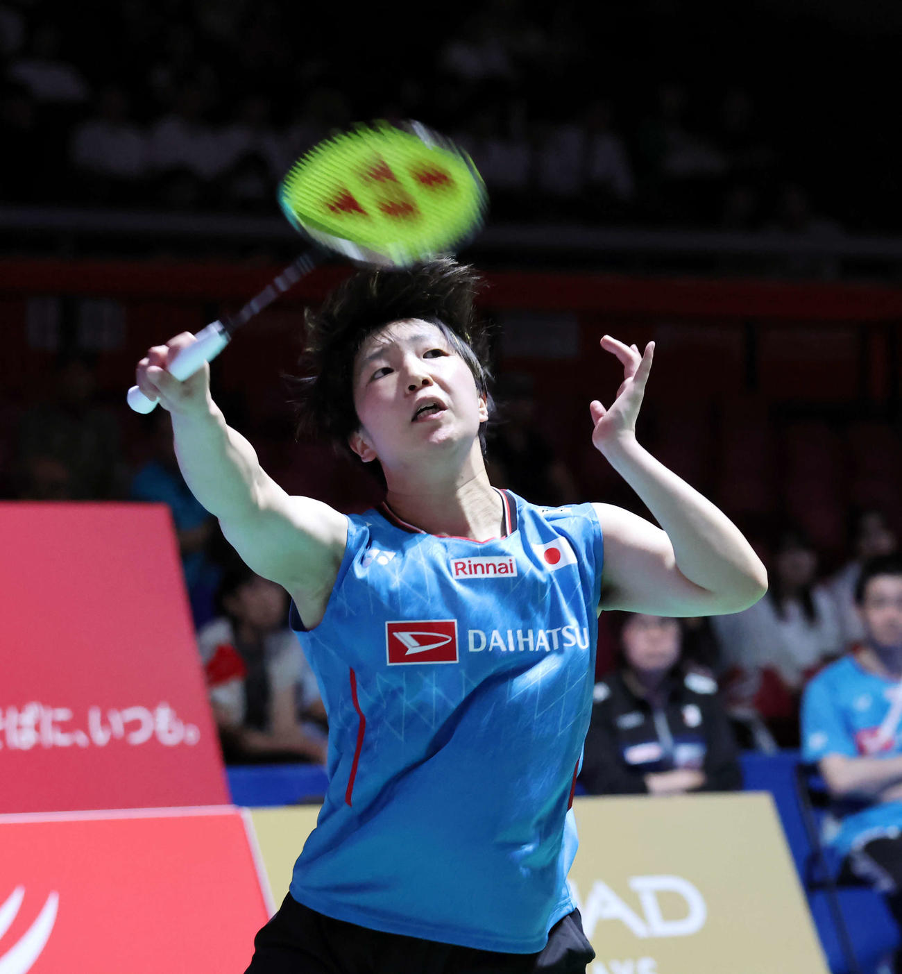 バドミントンジャパンオープン　女子シングルス1回戦　ブリクフェルト対山口　スマッシュを放つ山口（撮影・山本朝陽）
