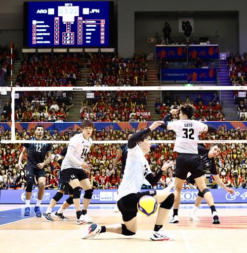 日本対アルゼンチン 第2セット、アルゼンチンにポイントを許す日本代表(撮影・河田真司)