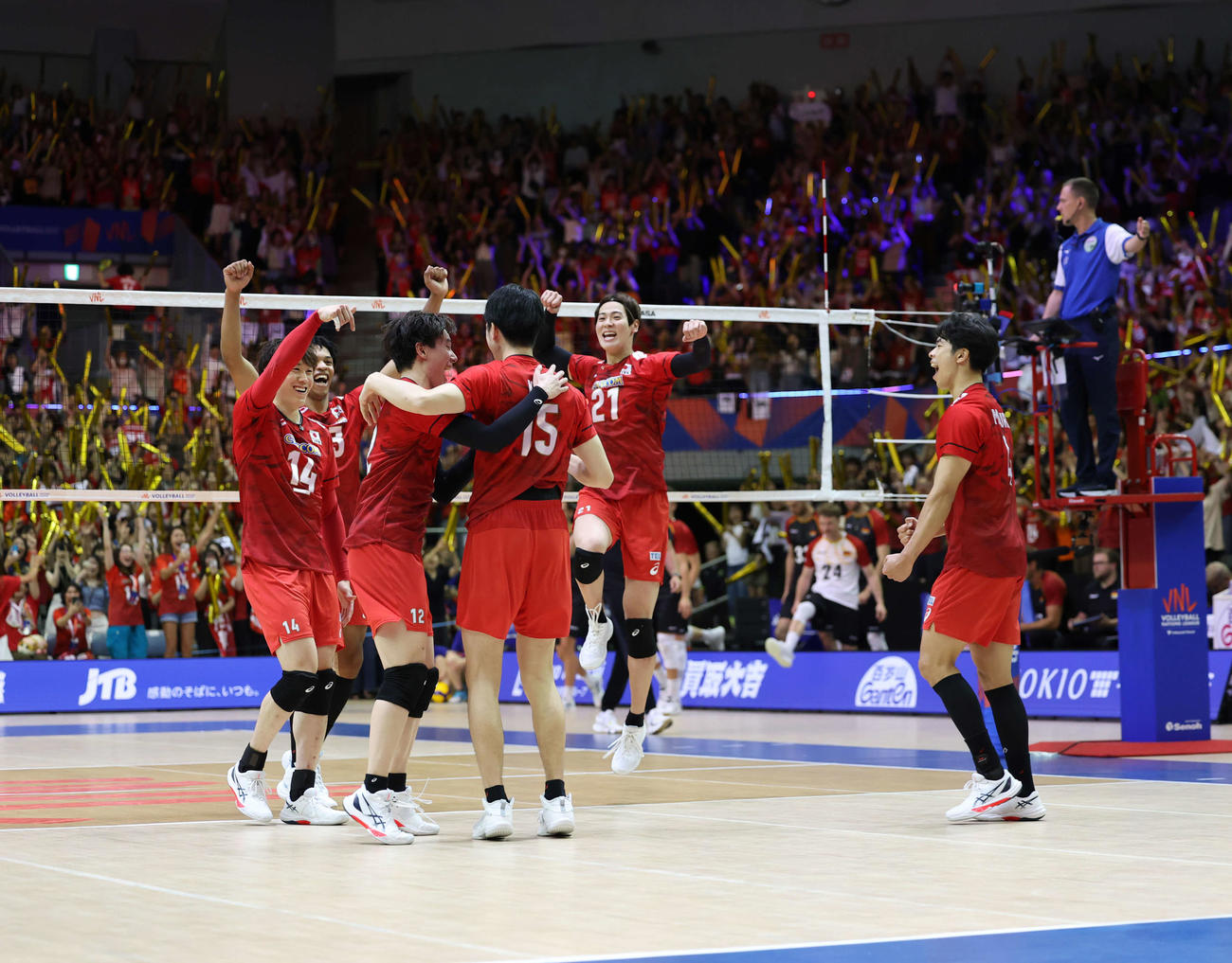 日本対ドイツ　勝利が決まり喜ぶ日本代表（撮影・増田悦実）