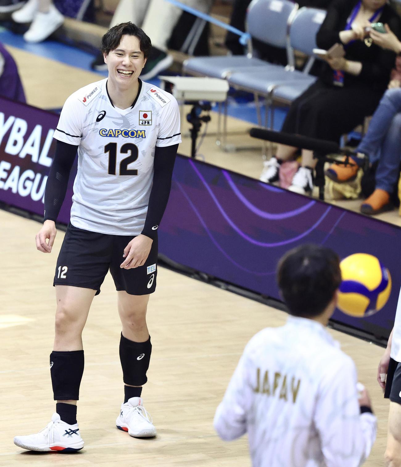 日本対アルゼンチン　試合前、笑顔を見せる高橋（撮影・河田真司）