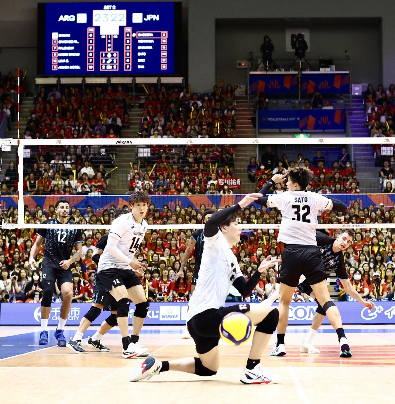 日本対アルゼンチン　第2セット、アルゼンチンにポイントを許す日本代表（撮影・河田真司）