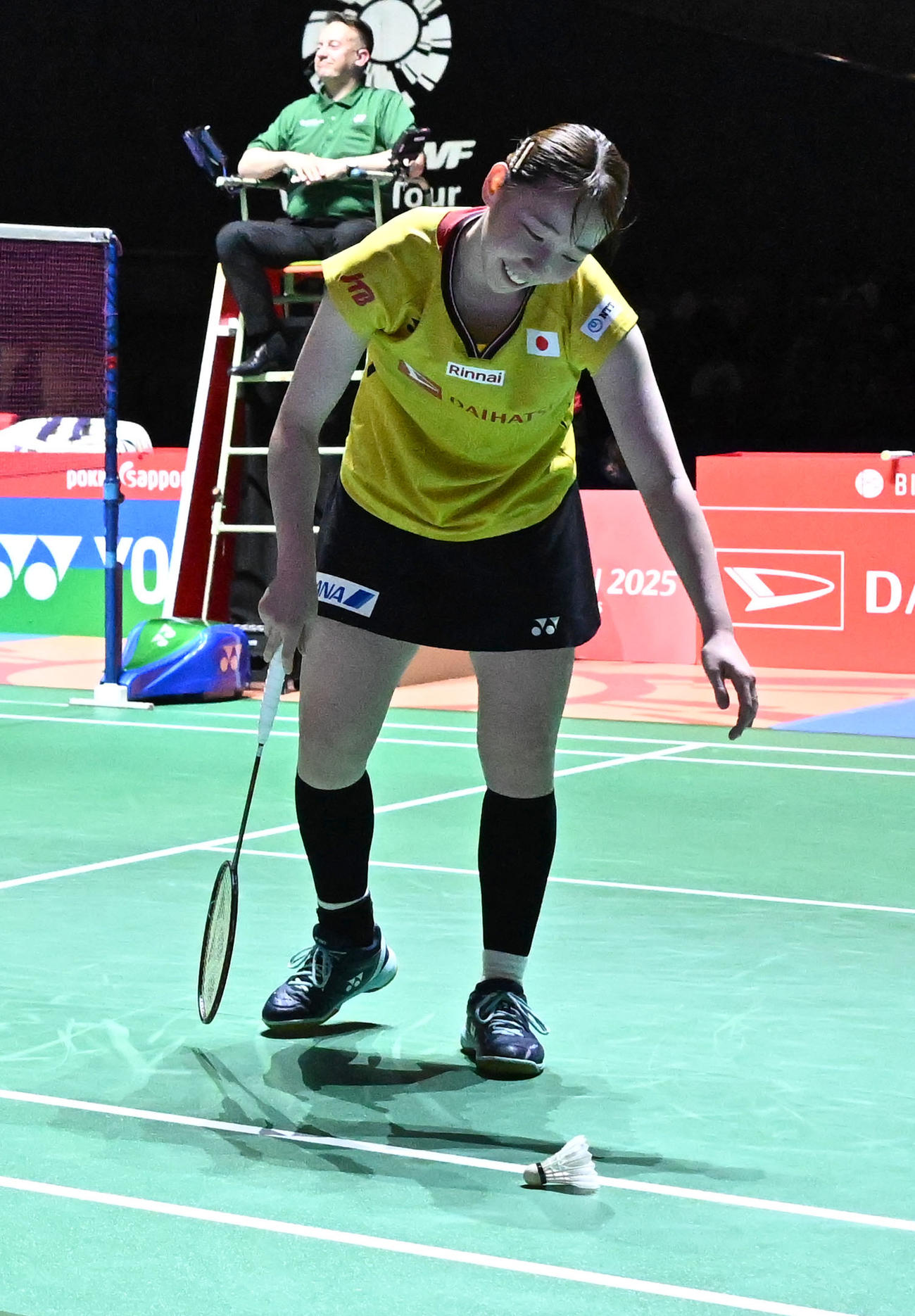 バドミントンジャパンオープン　郡司莉子対アン・セヨン　女子シングルス準決勝で敗退し、うなだれる郡司莉子（撮影・千葉一成）