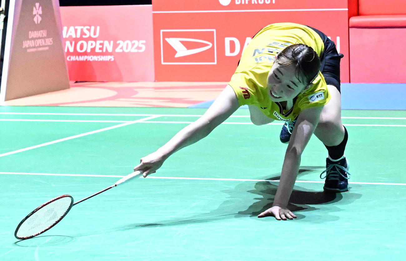 バドミントンジャパンオープン　郡司莉子対アン・セヨン　女子シングルス準決勝でプレーする郡司莉子（撮影・千葉一成）