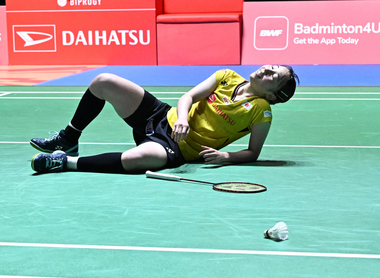 バドミントンジャパンオープン　郡司莉子対アン・セヨン　女子シングルス準決勝で得点を許す郡司莉子（右）（撮影・千葉一成）
