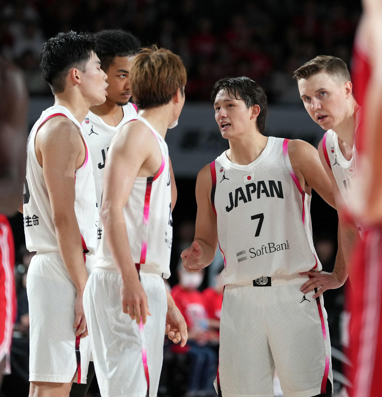 バスケットボール男子　国際強化試合　日本対デンマーク　円陣を組む日本代表選手たち（撮影・小島史椰）