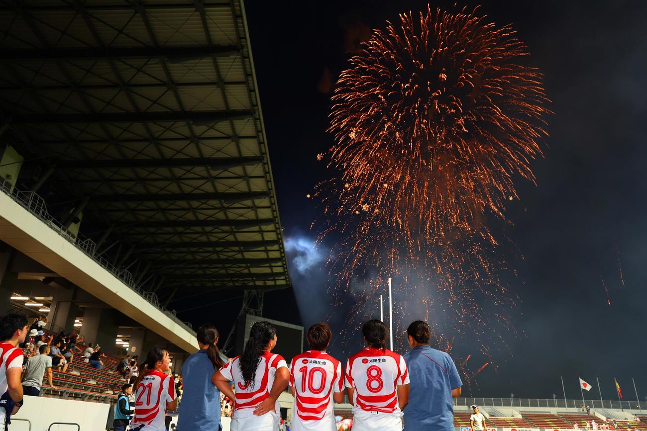 スペインとの第1戦で喜ぶ女子15人制日本代表（C）JRFU
