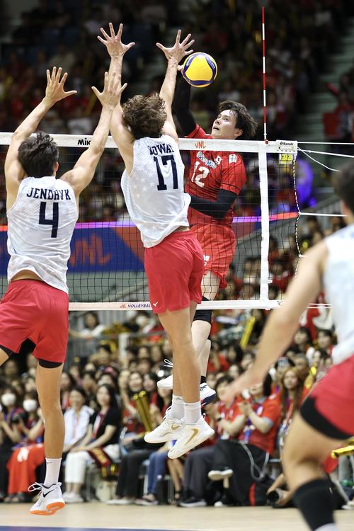 日本対米国　第3セット、ポイントを奪う高橋（撮影・宮地輝）