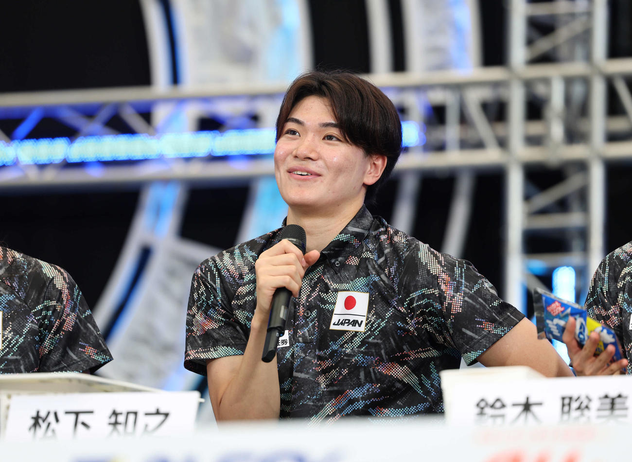 日本代表選手壮行会で話をする松下（撮影・増田悦実）