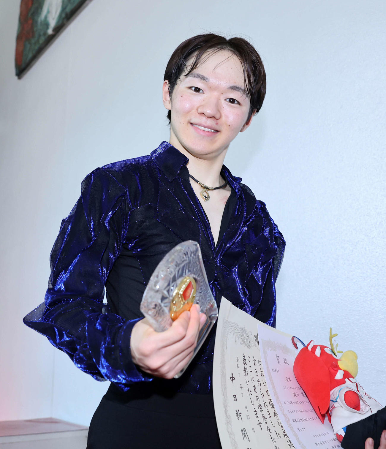 表彰式を終え笑顔で引き揚げる優勝した鍵山（撮影・鈴木正人）