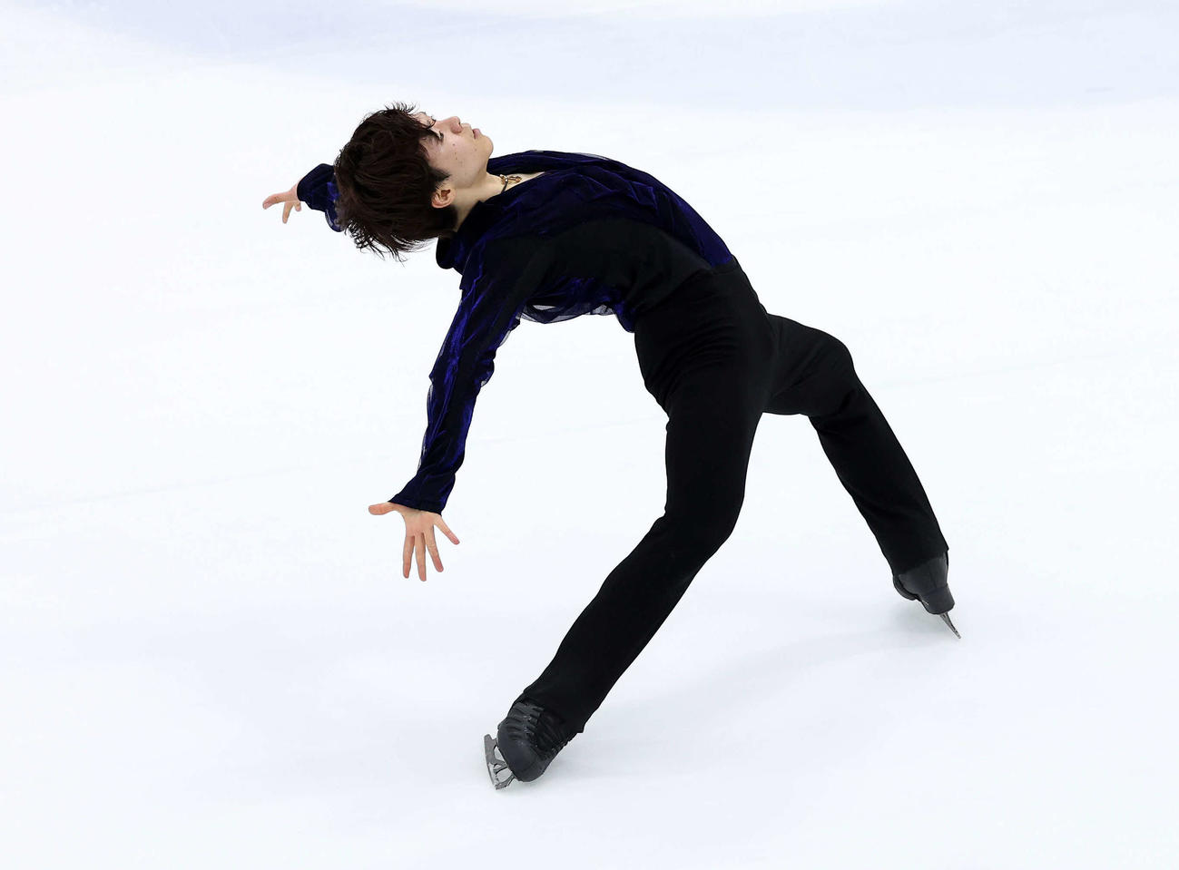 男子フリーでイナバウアーを披露する鍵山（撮影・鈴木正人）