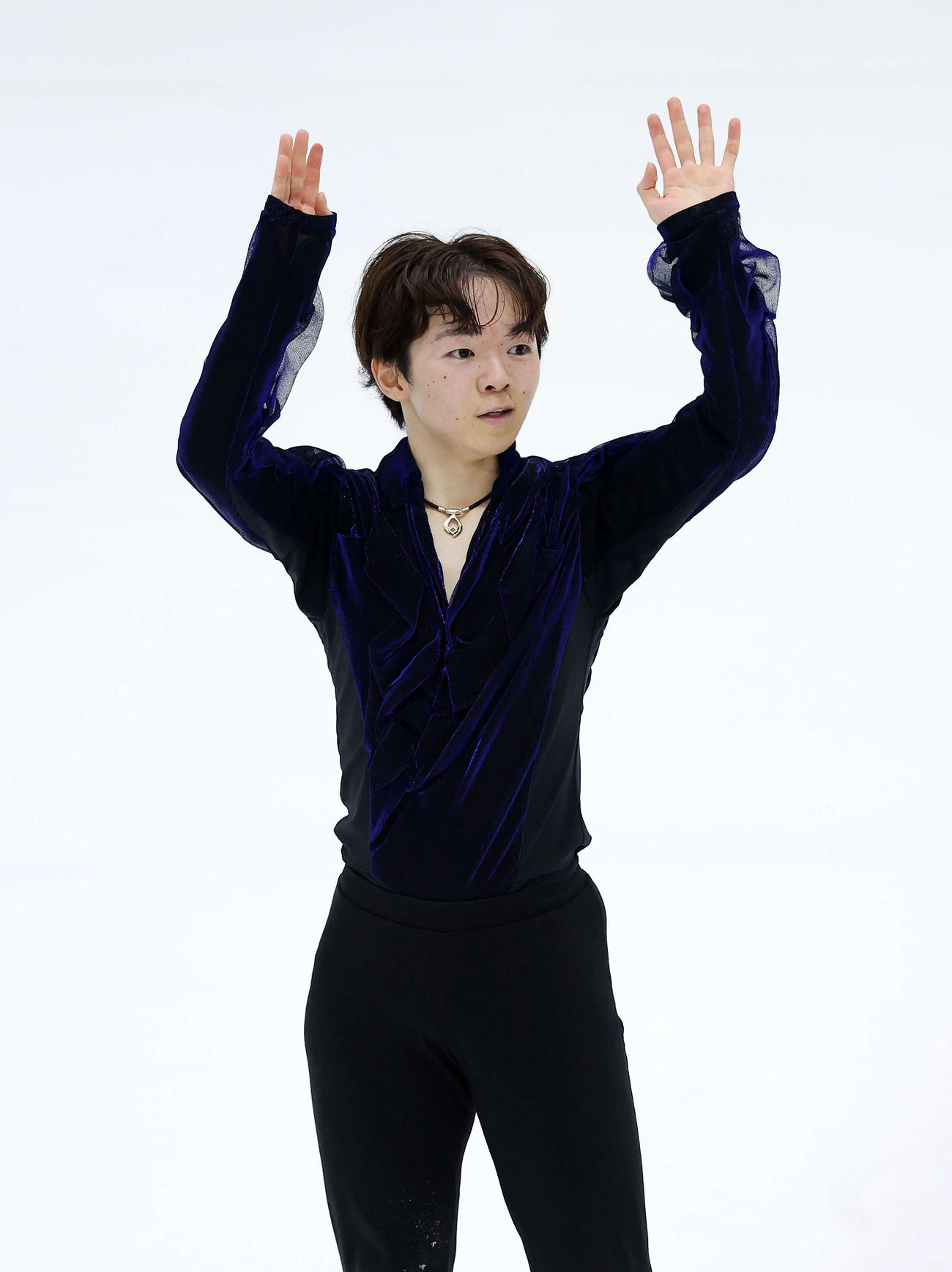 男子フリーを終え手を振る鍵山（撮影・鈴木正人）
