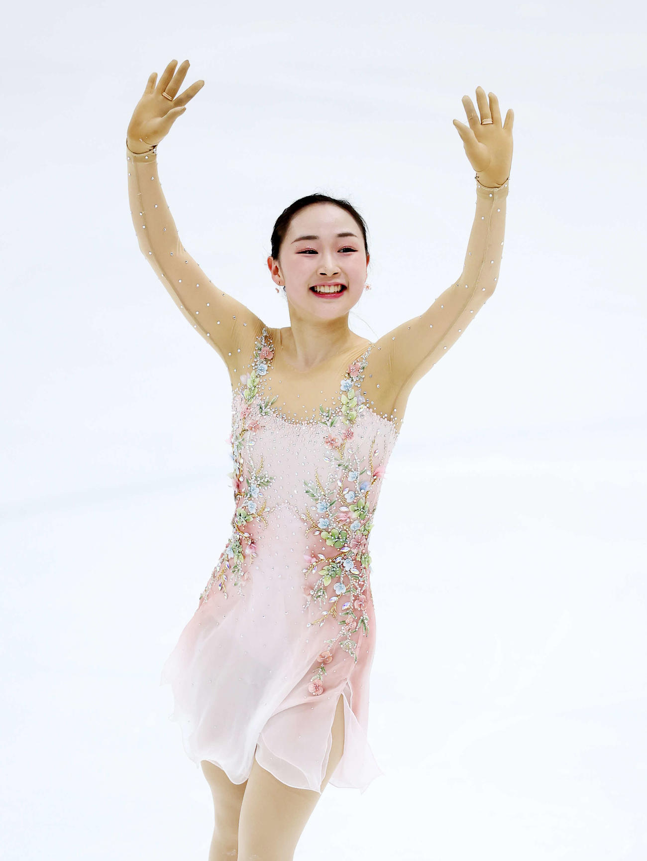 女子フリーを終え手を振る松生（撮影・鈴木正人）