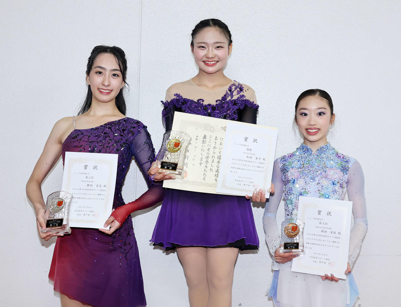 ジュニア女子優勝の和田（中央）、2位の櫛田（左）、3位の岡田（撮影・鈴木正人）
