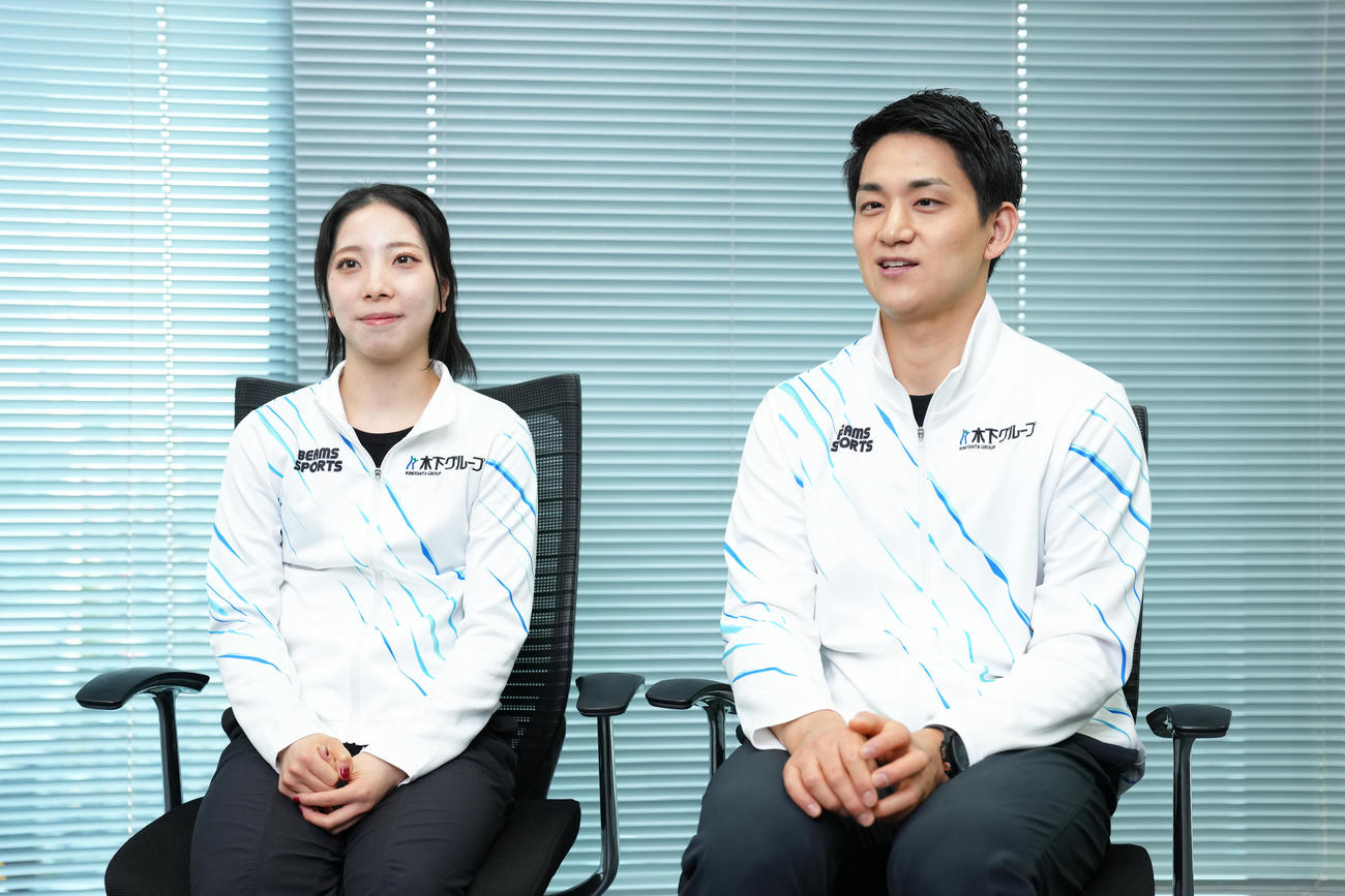 三浦璃来（左）と木原龍一（2025年4月21日撮影）