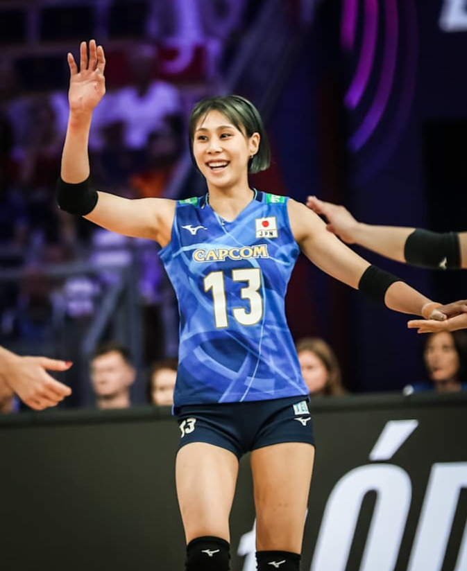 笑顔を見せる女子日本代表の和田（C）FIVB