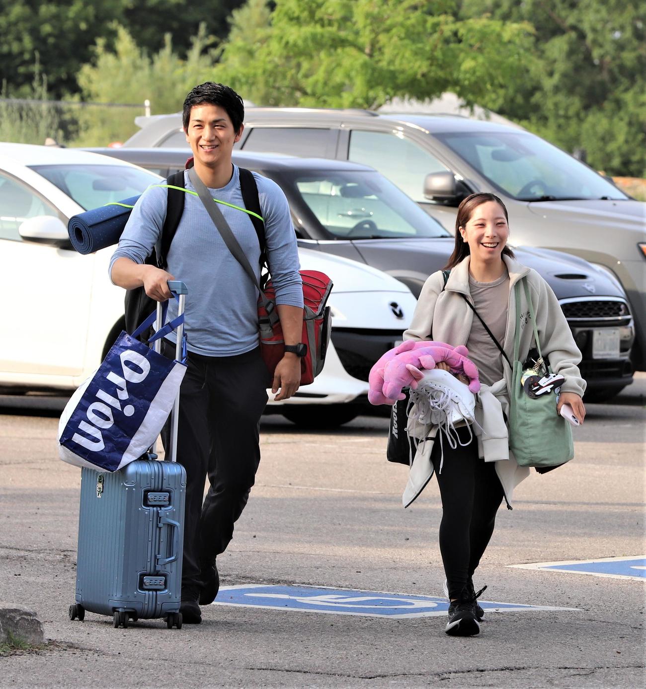 練習拠点のカナダ・オークビルで笑顔を見せる木原（左）三浦組（撮影・藤塚大輔）