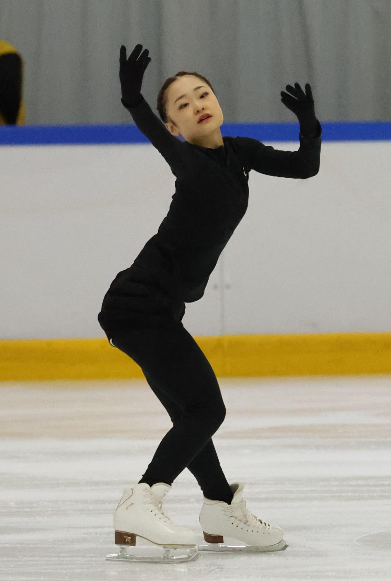 フィギュアスケート全日本ジュニア合宿公開で演技の一部を披露する島田麻央（撮影・西尾就之）