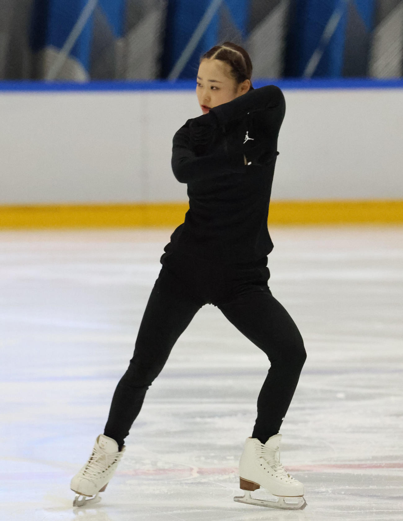 フィギュアスケート全日本ジュニア合宿公開で演技の一部を披露する島田麻央（撮影・西尾就之）