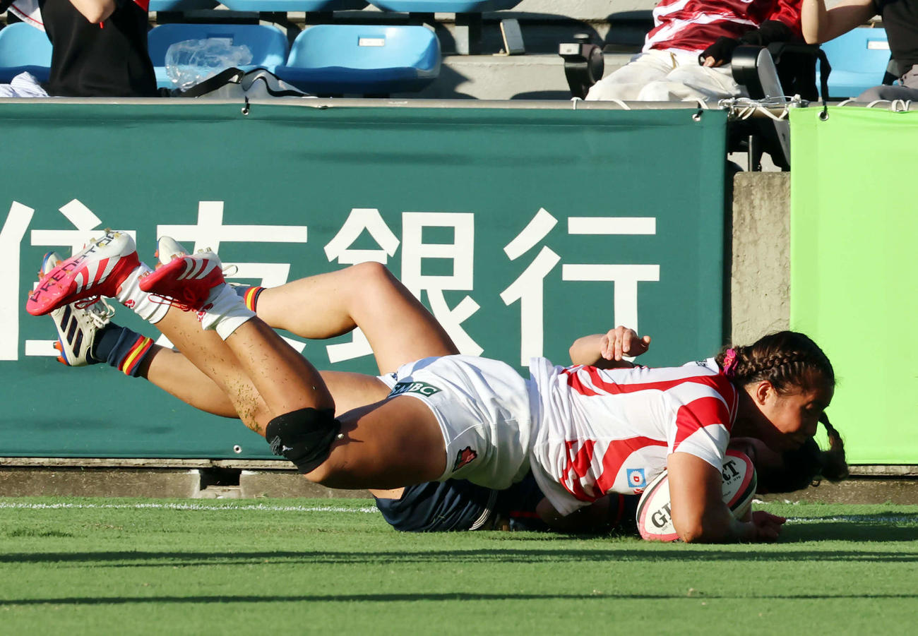 日本対スペイン　前半　先制のトライを決める香川（撮影・山本朝陽）