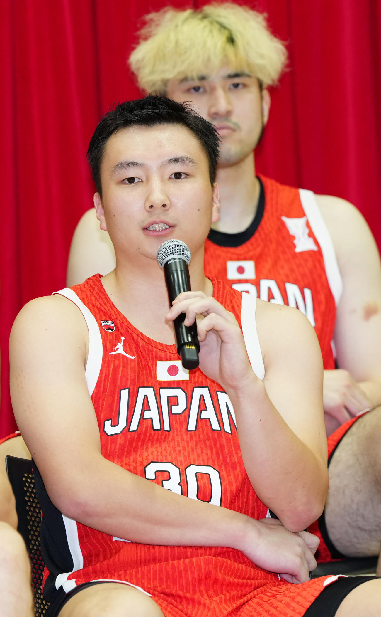 アジア杯に向け、会見に臨むバスケットボール男子日本代表の富永（撮影・江口和貴）