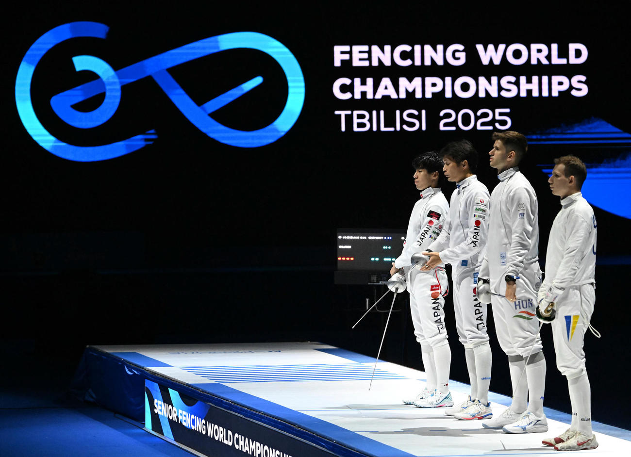 フェンシング世界選手権トビリシ大会の男子エペ準決勝を控えた4剣士（C）日本協会