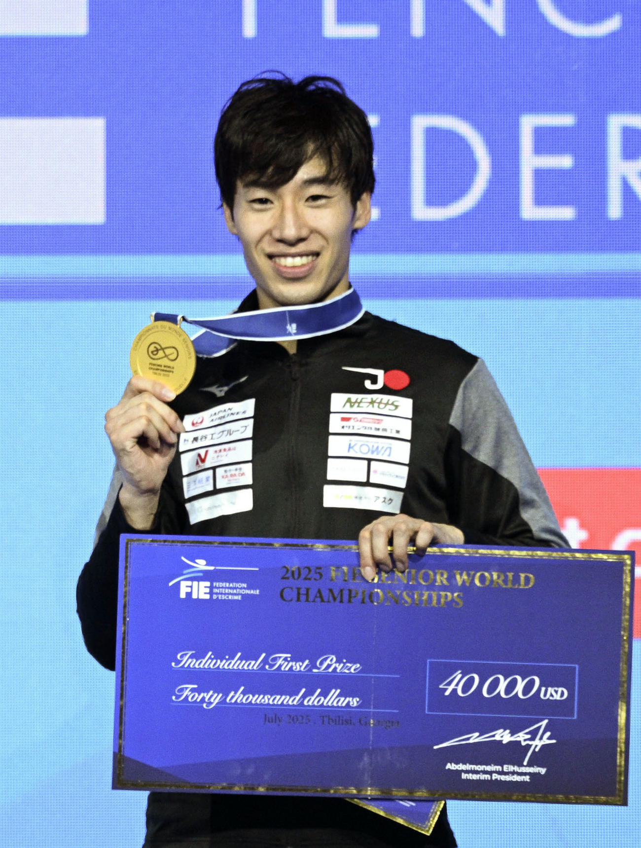 男子エペ個人で優勝した加納虹輝＝トビリシ（共同）