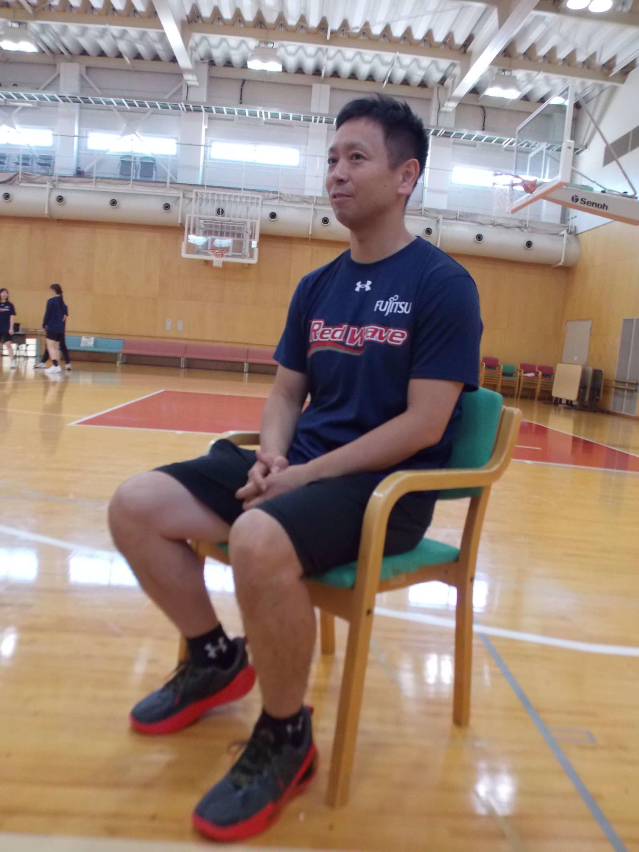 Wリーグで3連覇を目指す富士通を率いる日下光ヘッドコーチ（撮影・松本航）