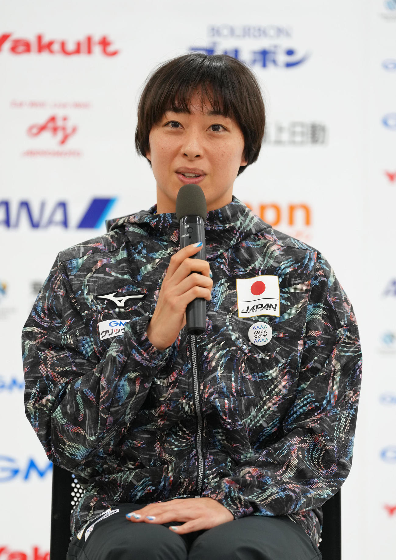 世界選手権日本代表選手（競泳・飛び込み）記者会見に登壇し、意気込みを語る鈴木聡美（2025年3月24日撮影）